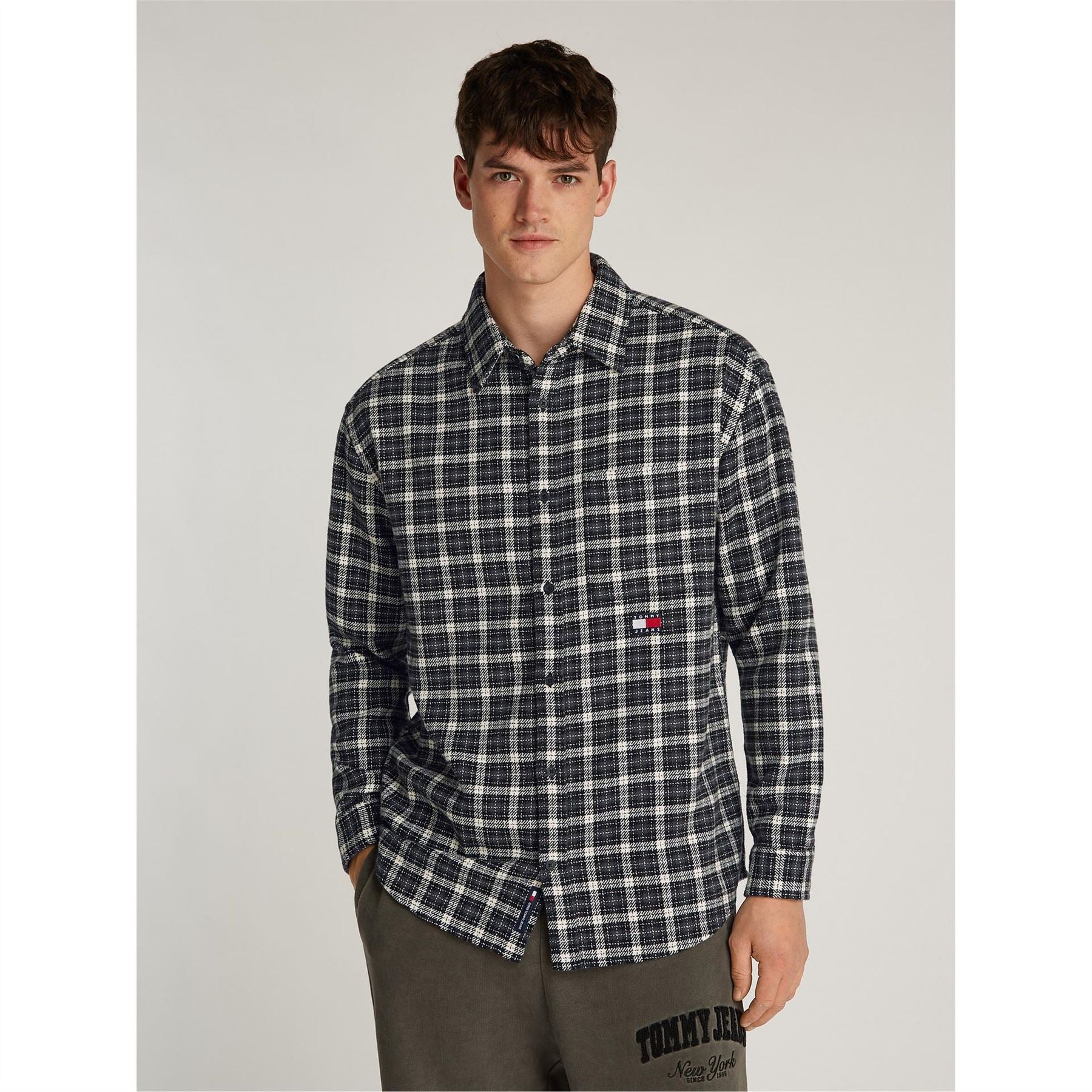 Tommy Jeans Badge Flannel Long Sleeve Patterned Shirt - Image 8